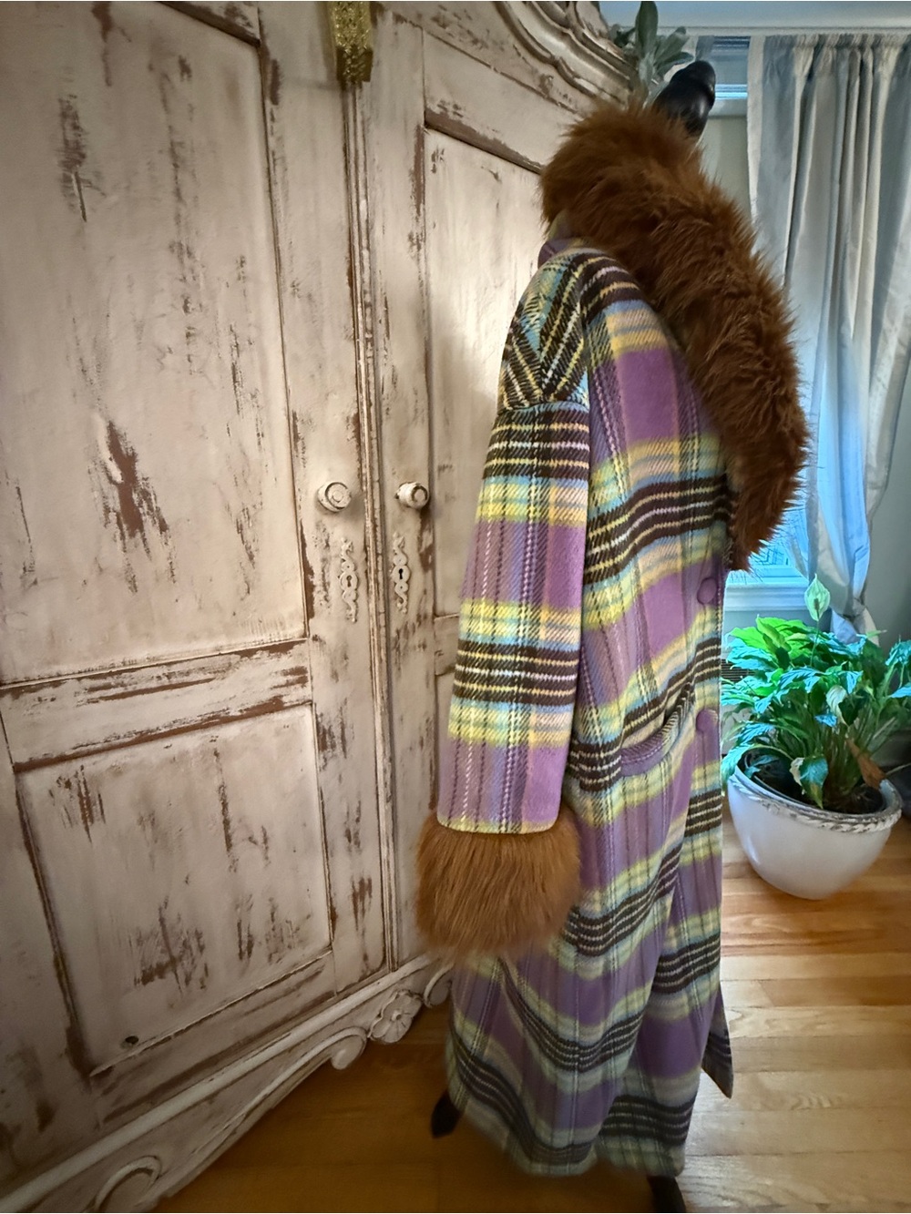 Nasty Gal Penny Lane plaid maxi coat with detachable faux fur collar. Size 8 - Picture 7 of 11
